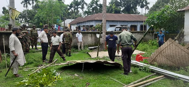 পঞ্চগড় চিনিকলের দখল হয়ে যাওয়া জমি উদ্ধারে প্রশাসনের অভিযান। আজ বুধবার দুপুরে পঞ্চগড়ের বোদা পৌরসভার থানাপাড়া এলাকায়